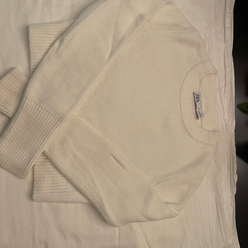 Zara Men's Cream Crewneck Sweater